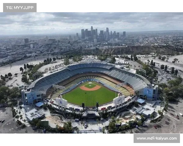 前扬基球星索托加盟大都会后首度回归洋基球场球迷热烈鼓掌致敬 前扬基球星索托加盟大都会后首度回归洋基球场球迷热烈鼓掌致敬